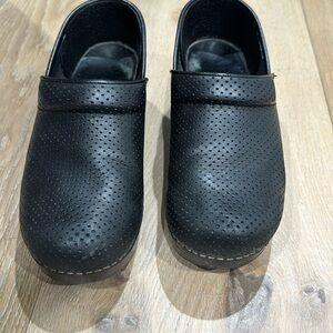 Dansko Sz 38 Clogs